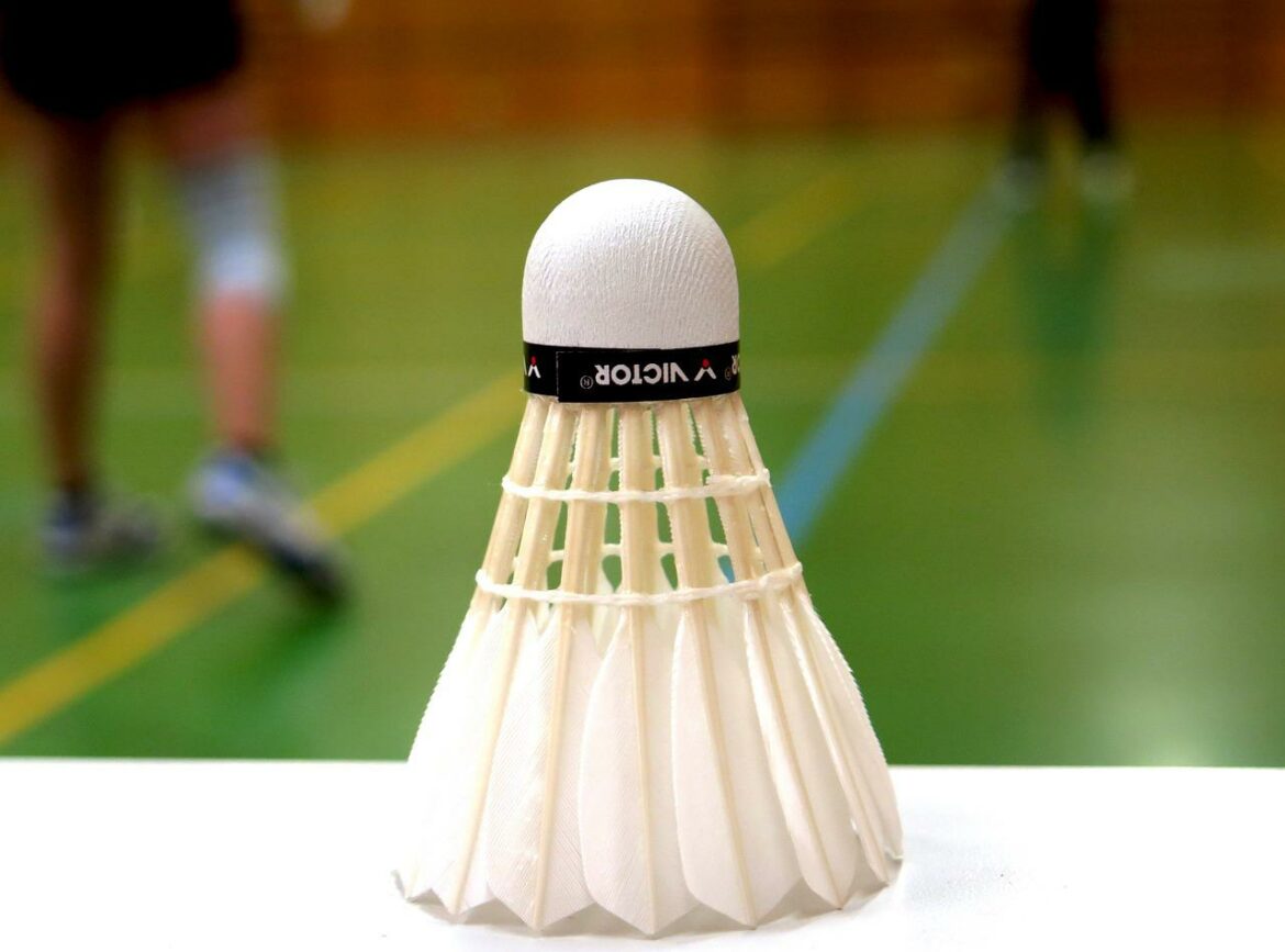 Reasons why everybody should play badminton at least once! 